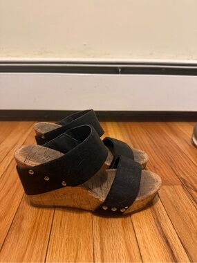 Lucky Brand Black Crisscross Wedge Sandals for Kids